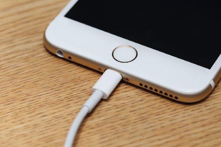 Jangan-2Bsampai-2Bkamu-2Bketinggalan-2Bcharger-2Bsaat-2Bberpergian.jpg